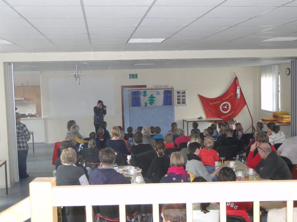 die Vorstellung beginnt