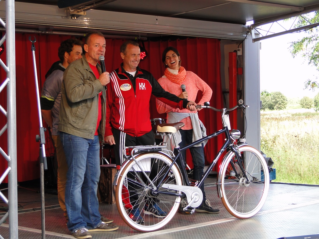 Den Hauptpreis, ein hochwertiges Diamant Herrenrad, des Radwandertages gewann ein Teilnehmer aus Rottmersleben