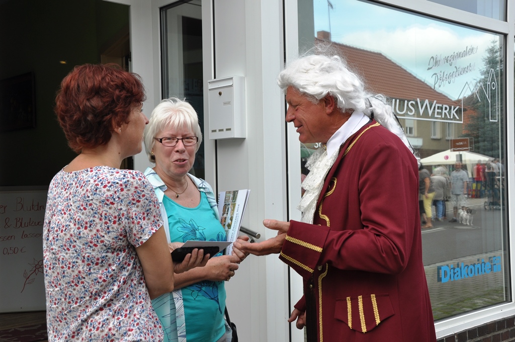 Der Markgraf Friedrich Christian präsentiert den neuen Weferlinger Kalender